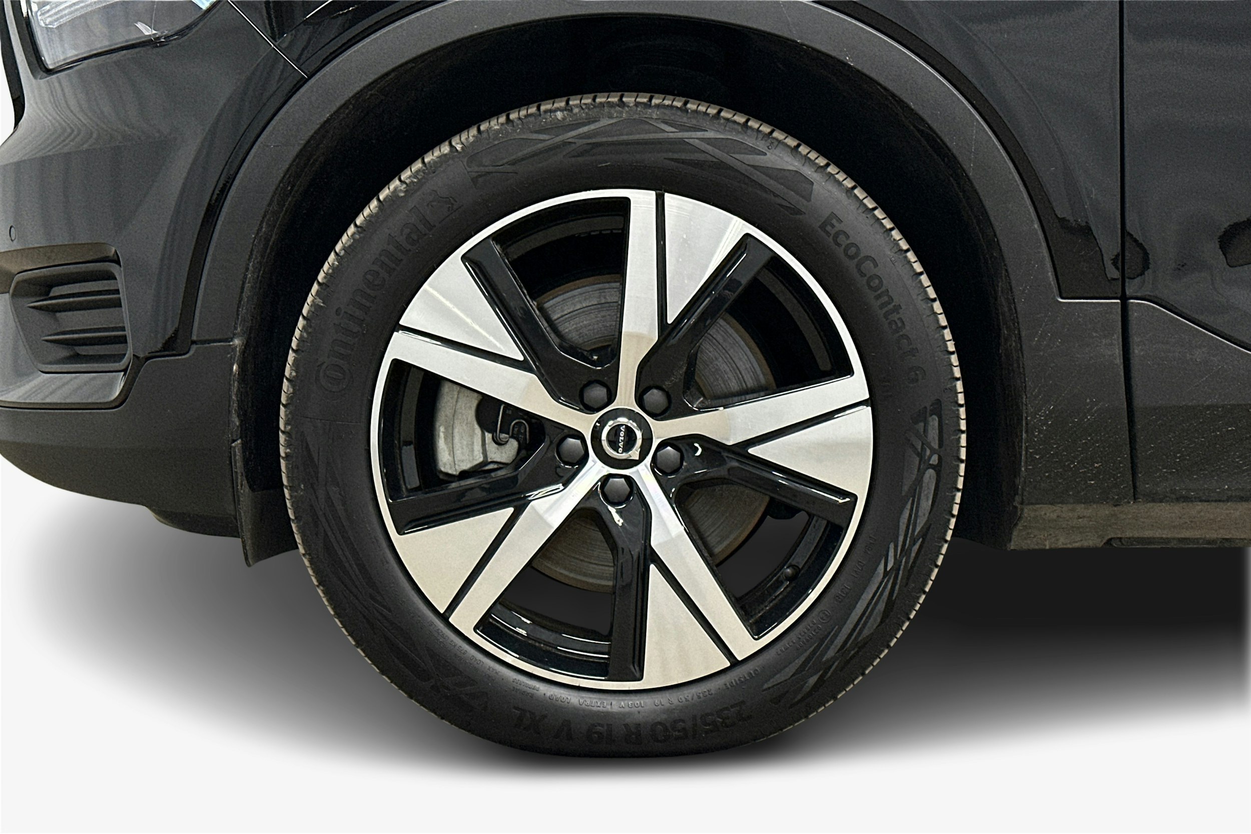 musta Volvo XC40 2022 kuva 11.