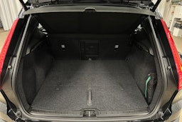 musta Volvo XC40 2022 kuva 14.