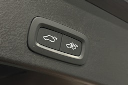 musta Volvo XC40 2022 kuva 15.