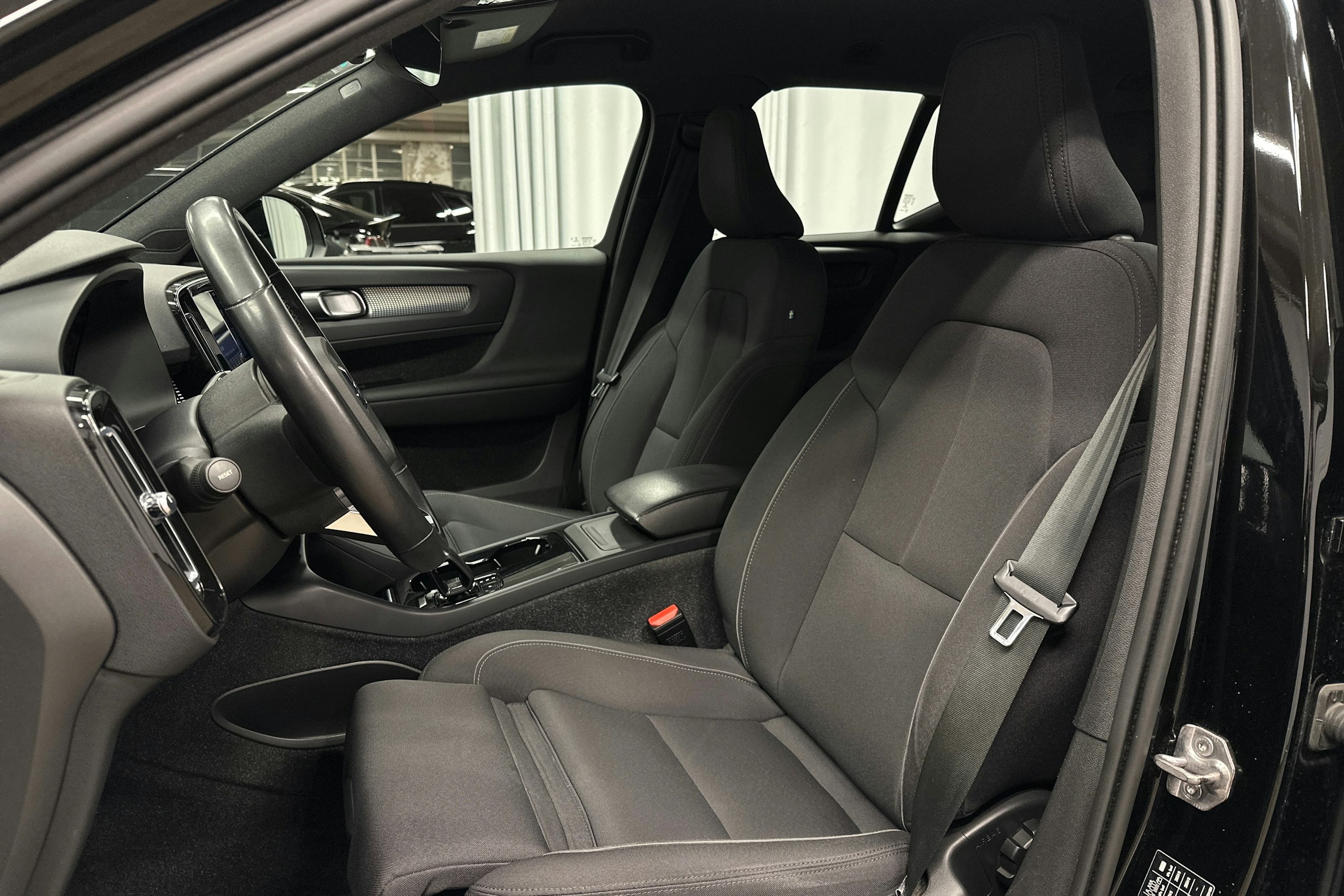 musta Volvo XC40 2022 kuva 16.