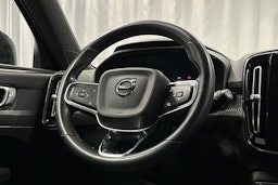 musta Volvo XC40 2022 kuva 17.