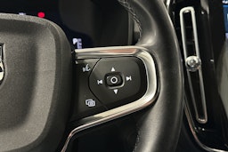 musta Volvo XC40 2022 kuva 19.