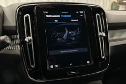 musta Volvo XC40 2022 kuva 25.