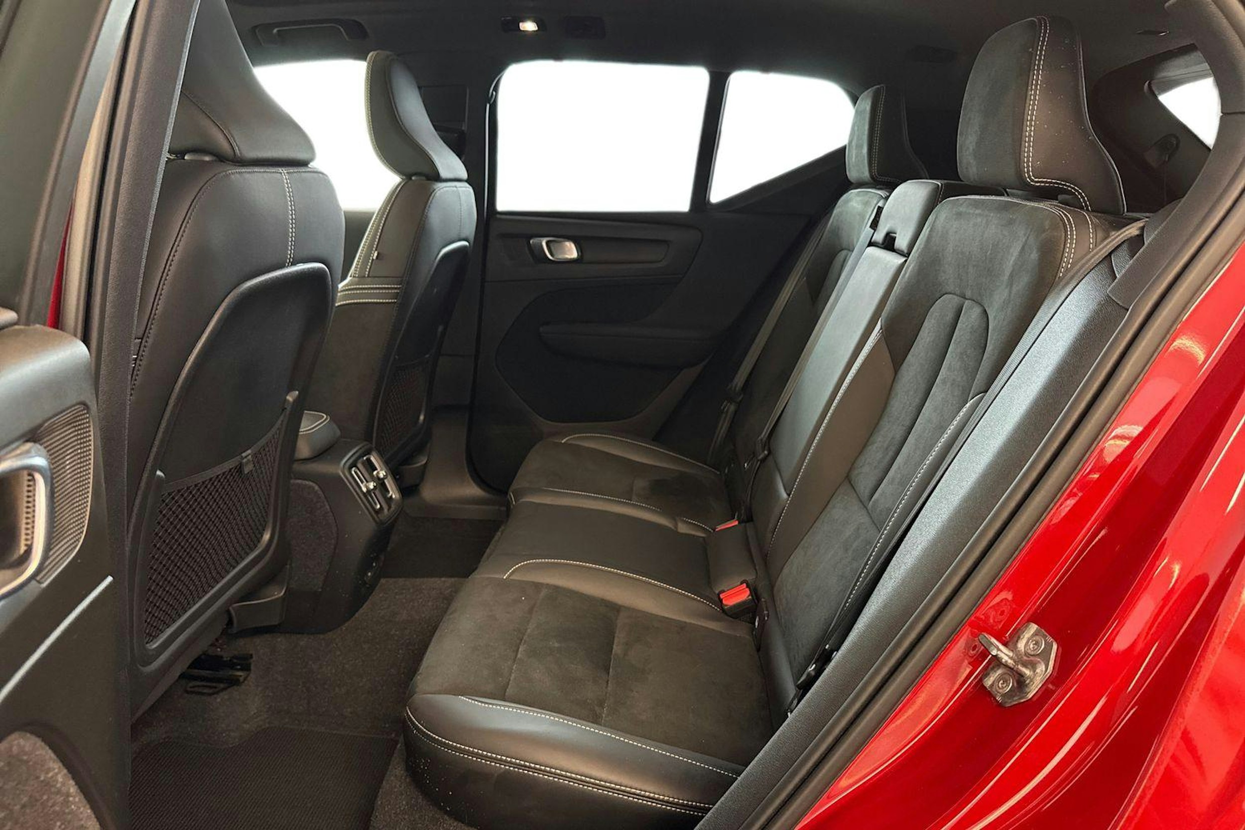 met. punainen Volvo XC40 2022 kuva 10.