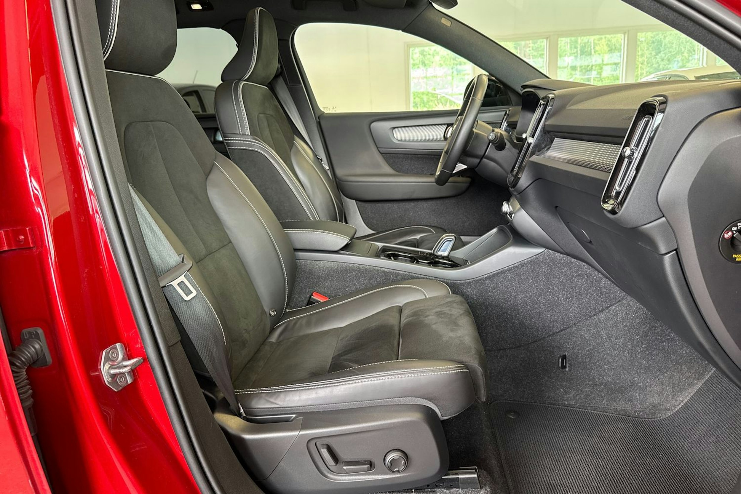 met. punainen Volvo XC40 2022 kuva 19.
