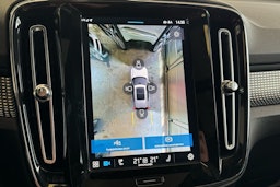 met. punainen Volvo XC40 2022 kuva 26.