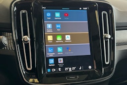 met. punainen Volvo XC40 2022 kuva 28.