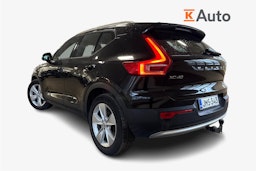 musta Volvo XC40 2023 kuva 2.