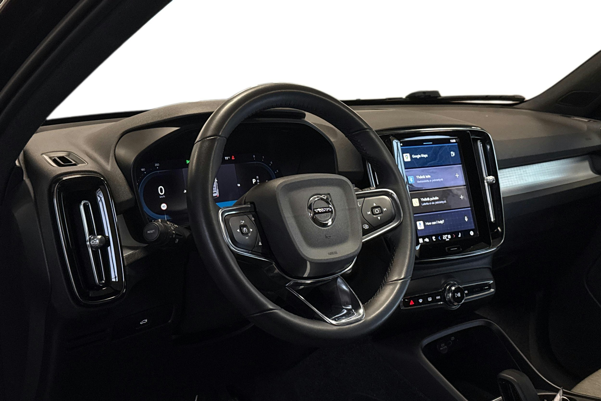musta Volvo XC40 2023 kuva 3.