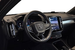 musta Volvo XC40 2023 kuva 3.