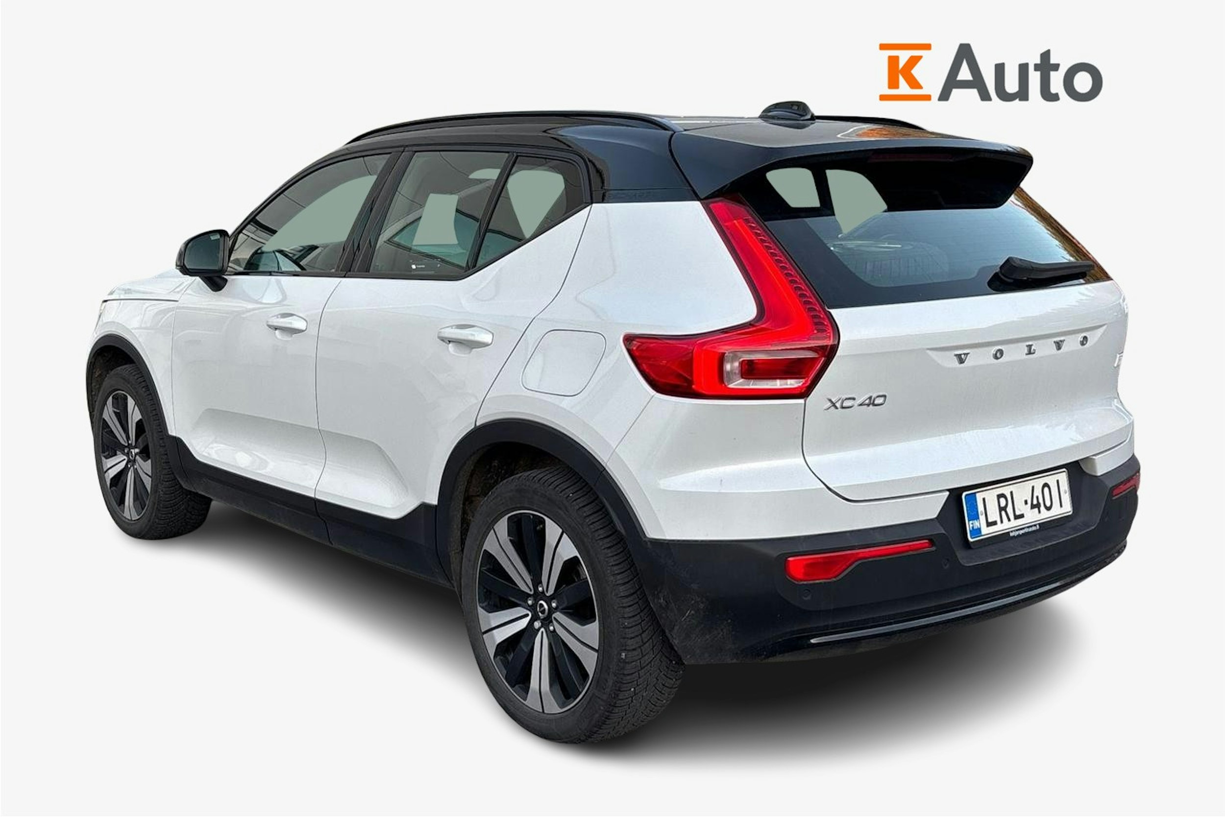 valkoinen Volvo XC40 2022 kuva 2.