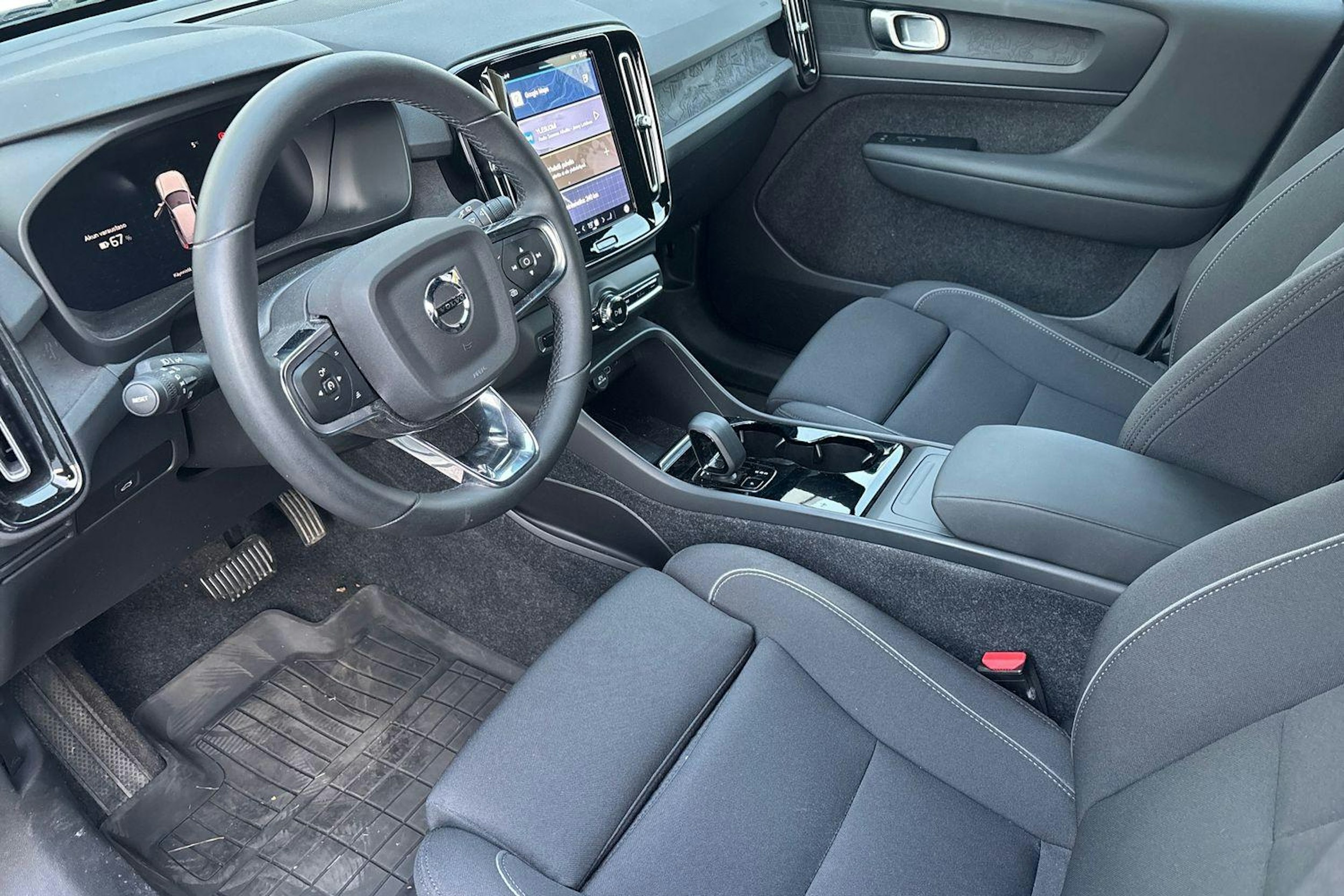 valkoinen Volvo XC40 2022 kuva 3.