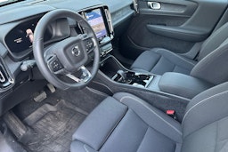 valkoinen Volvo XC40 2022 kuva 3.
