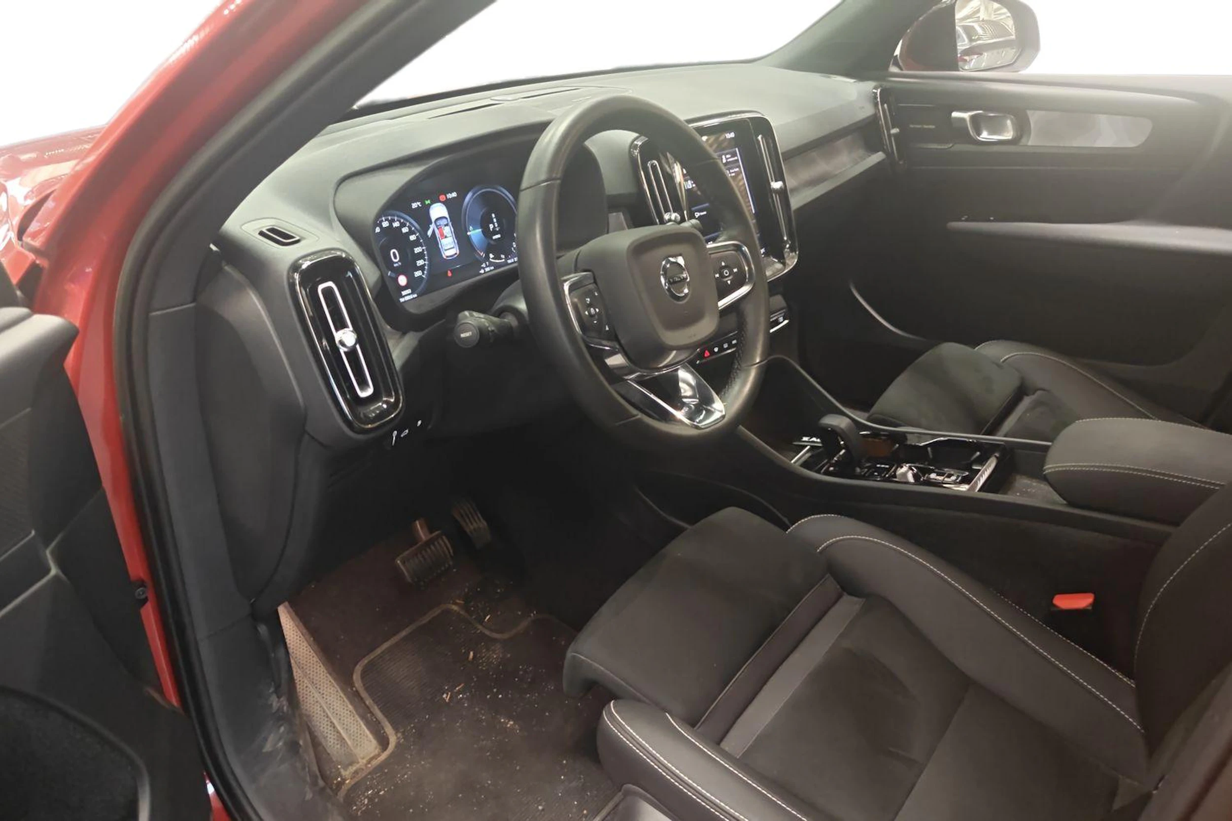 punainen Volvo XC40 2022 kuva 3.