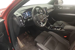 punainen Volvo XC40 2022 kuva 3.