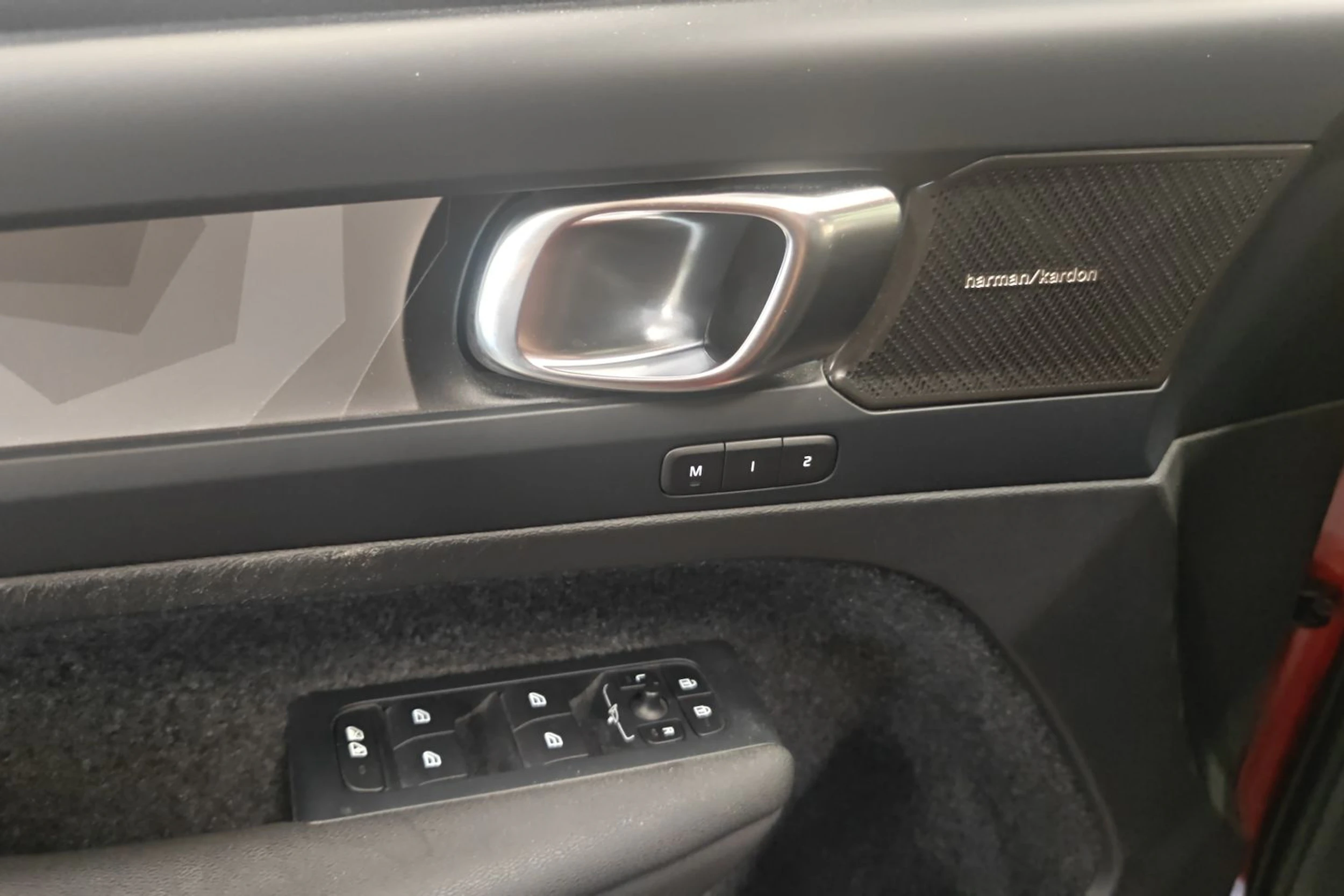 punainen Volvo XC40 2022 kuva 4.