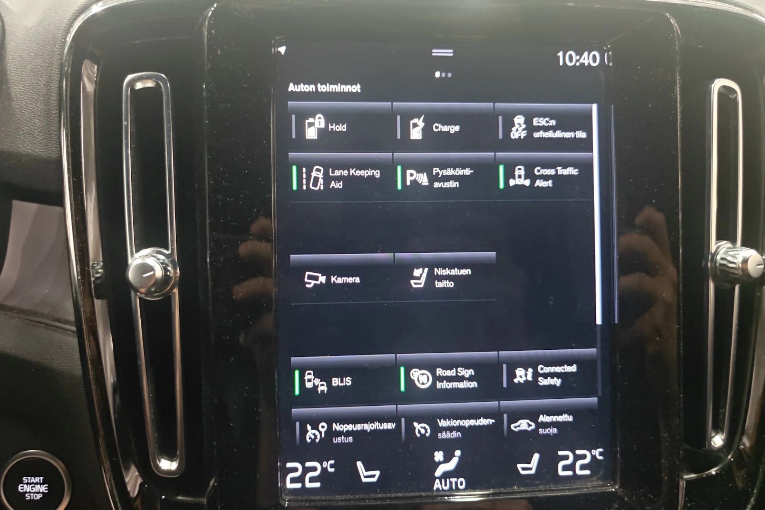 punainen Volvo XC40 2022 kuva 5.