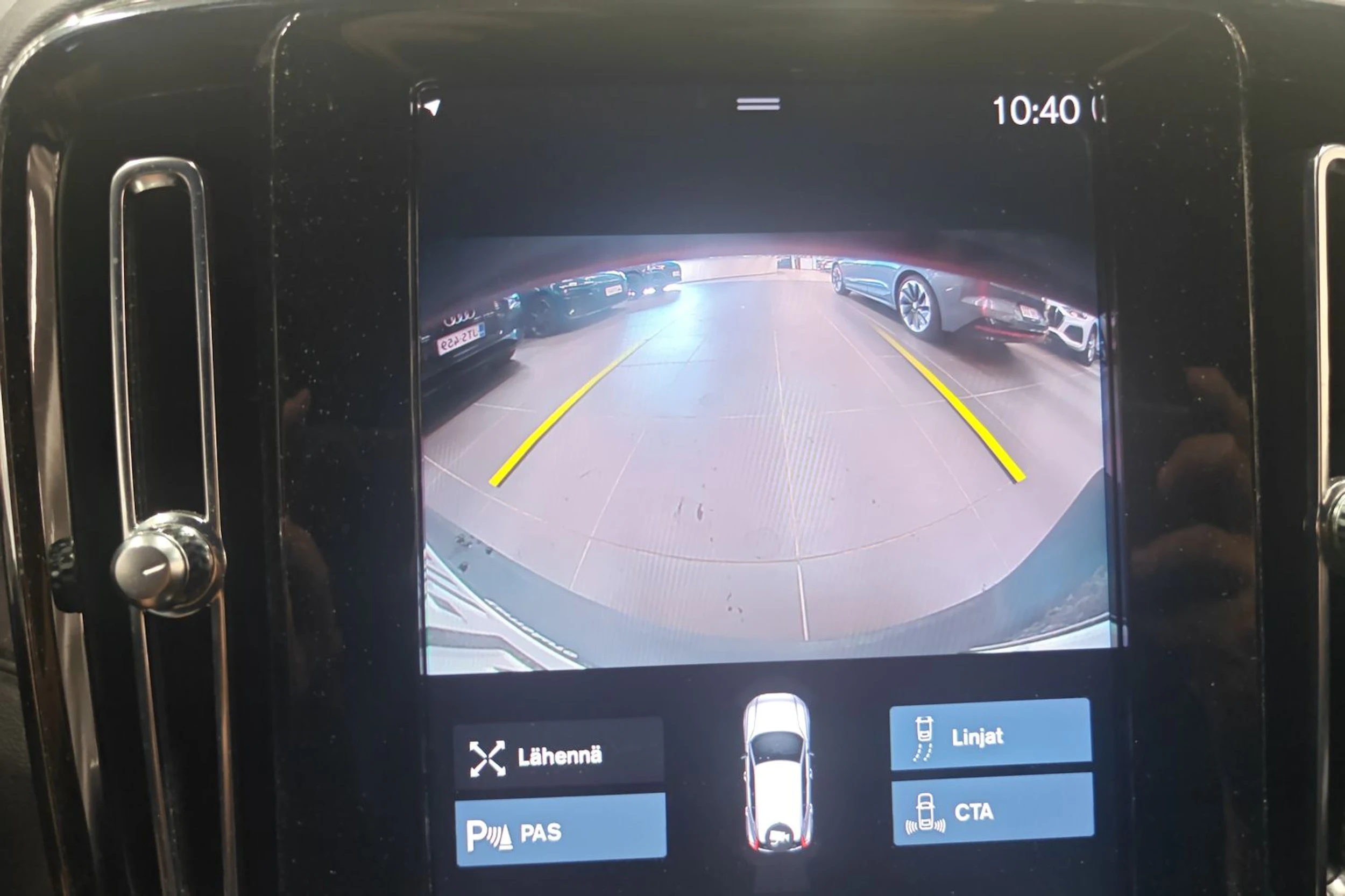 punainen Volvo XC40 2022 kuva 6.