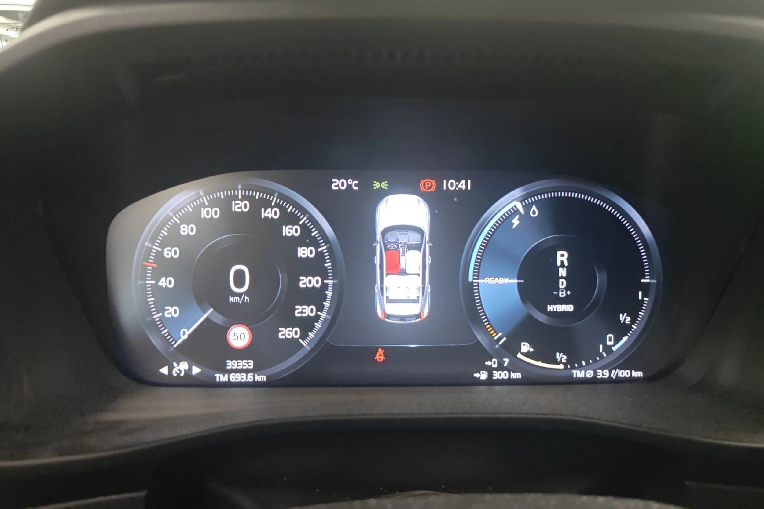 punainen Volvo XC40 2022 kuva 7.