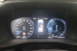 punainen Volvo XC40 2022 kuva 7.