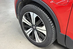 punainen Volvo XC40 2023 kuva 10.