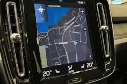 punainen Volvo XC40 2023 kuva 20.