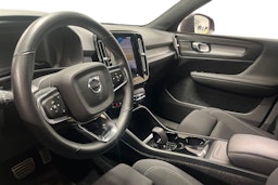 punainen Volvo XC40 2022 kuva 3.