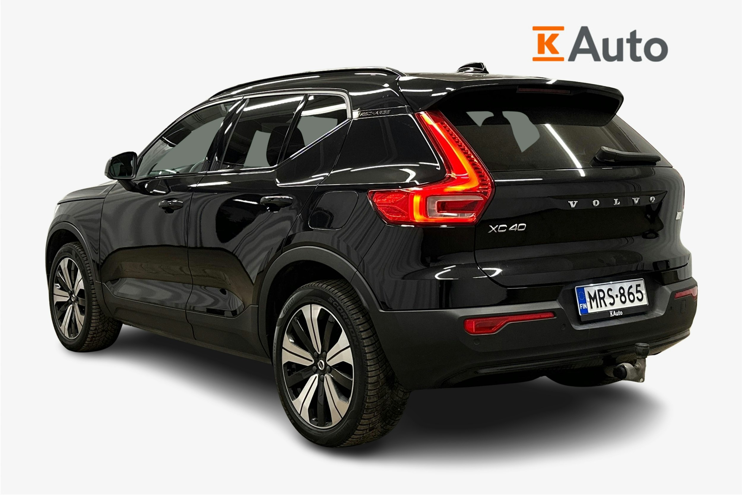 musta Volvo XC40 2022 kuva 2.