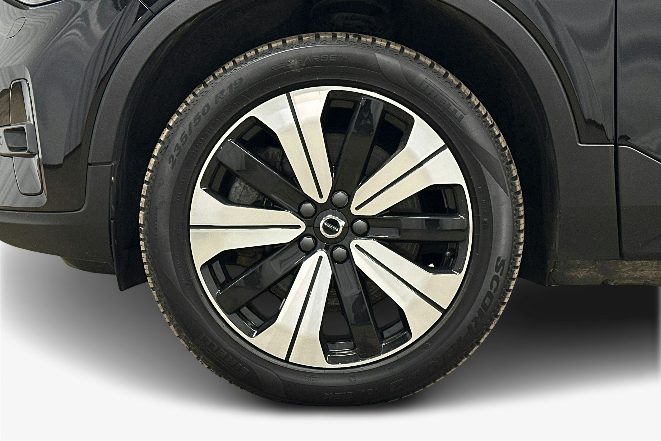 musta Volvo XC40 2022 kuva 11.