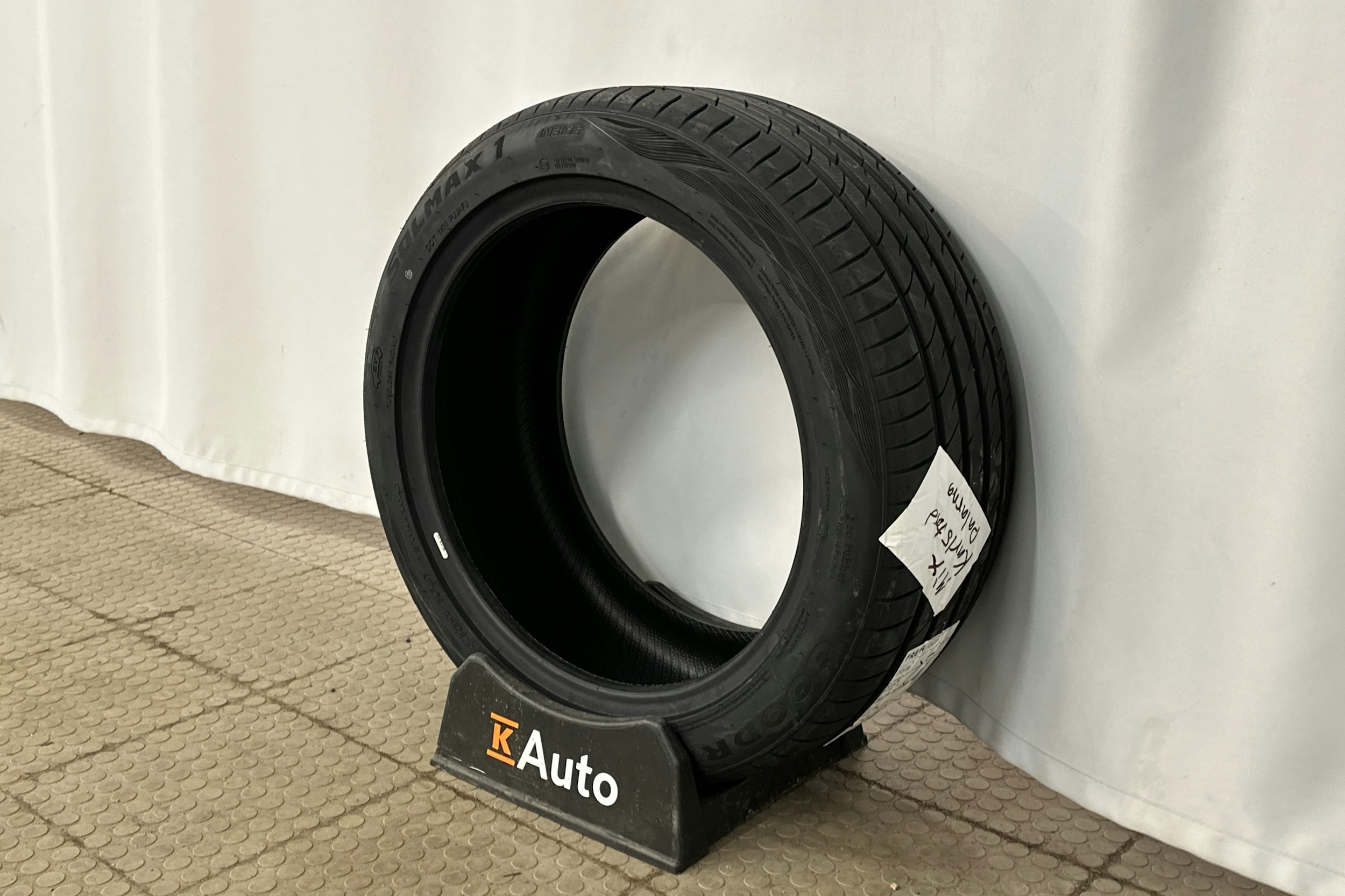 musta Volvo XC40 2022 kuva 13.