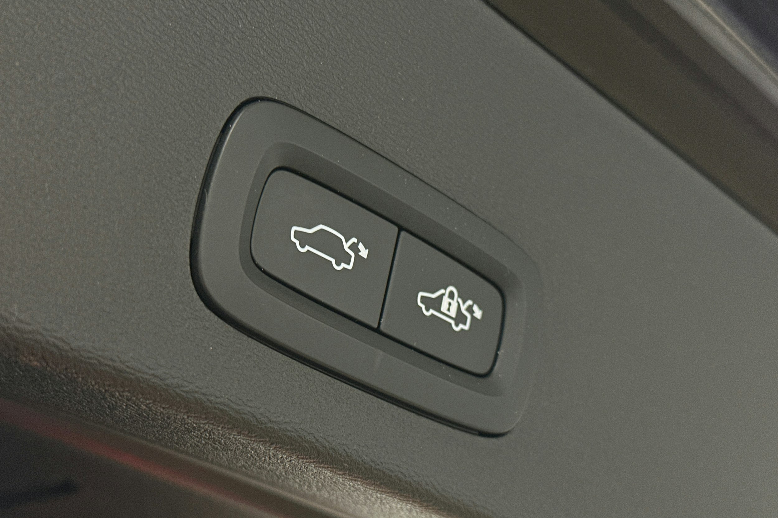 musta Volvo XC40 2022 kuva 15.