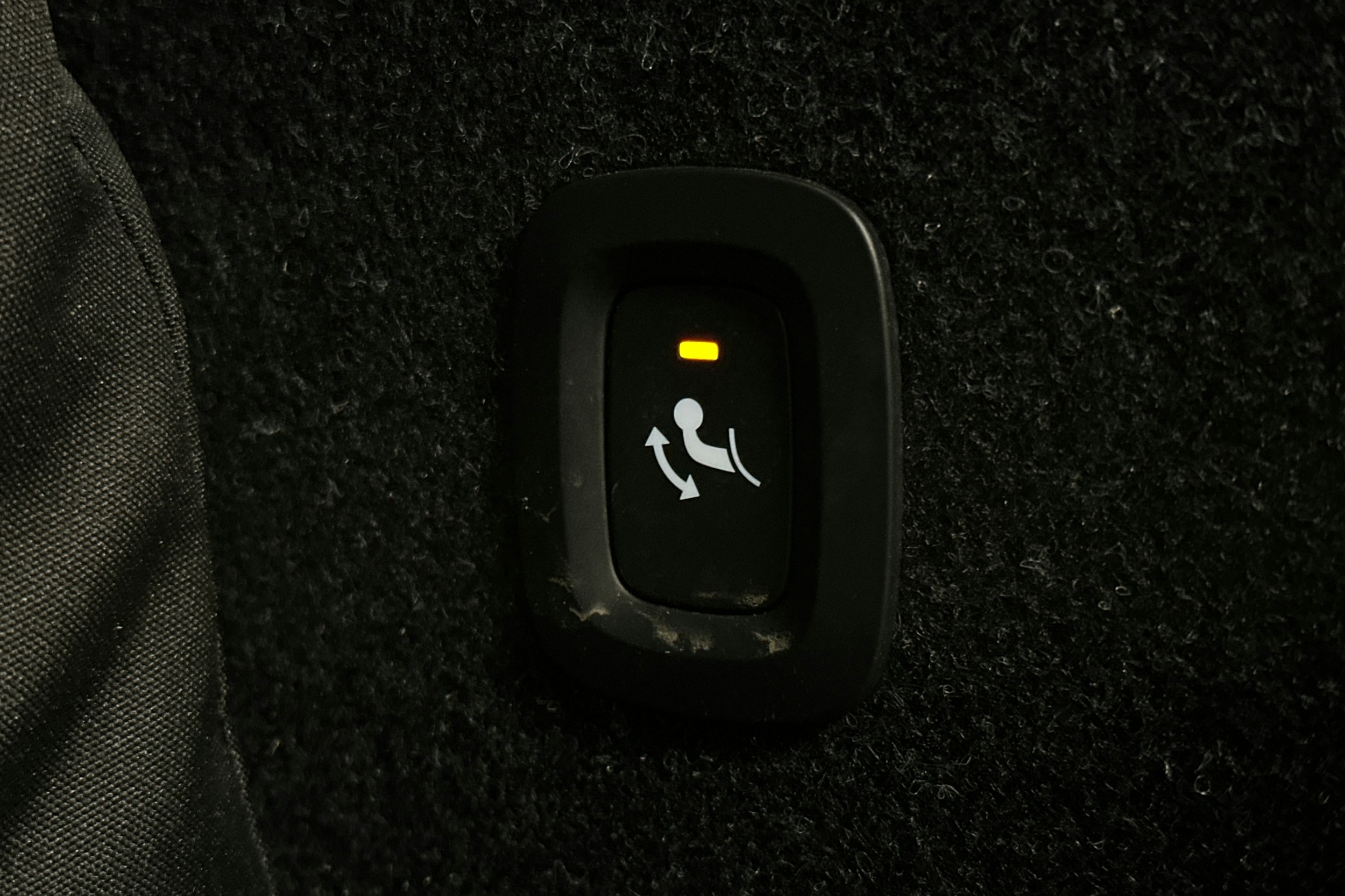 musta Volvo XC40 2022 kuva 16.