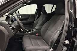 musta Volvo XC40 2022 kuva 17.