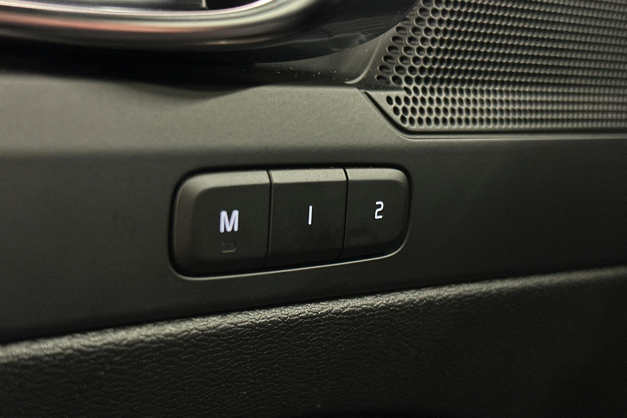 musta Volvo XC40 2022 kuva 19.