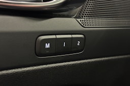 musta Volvo XC40 2022 kuva 19.