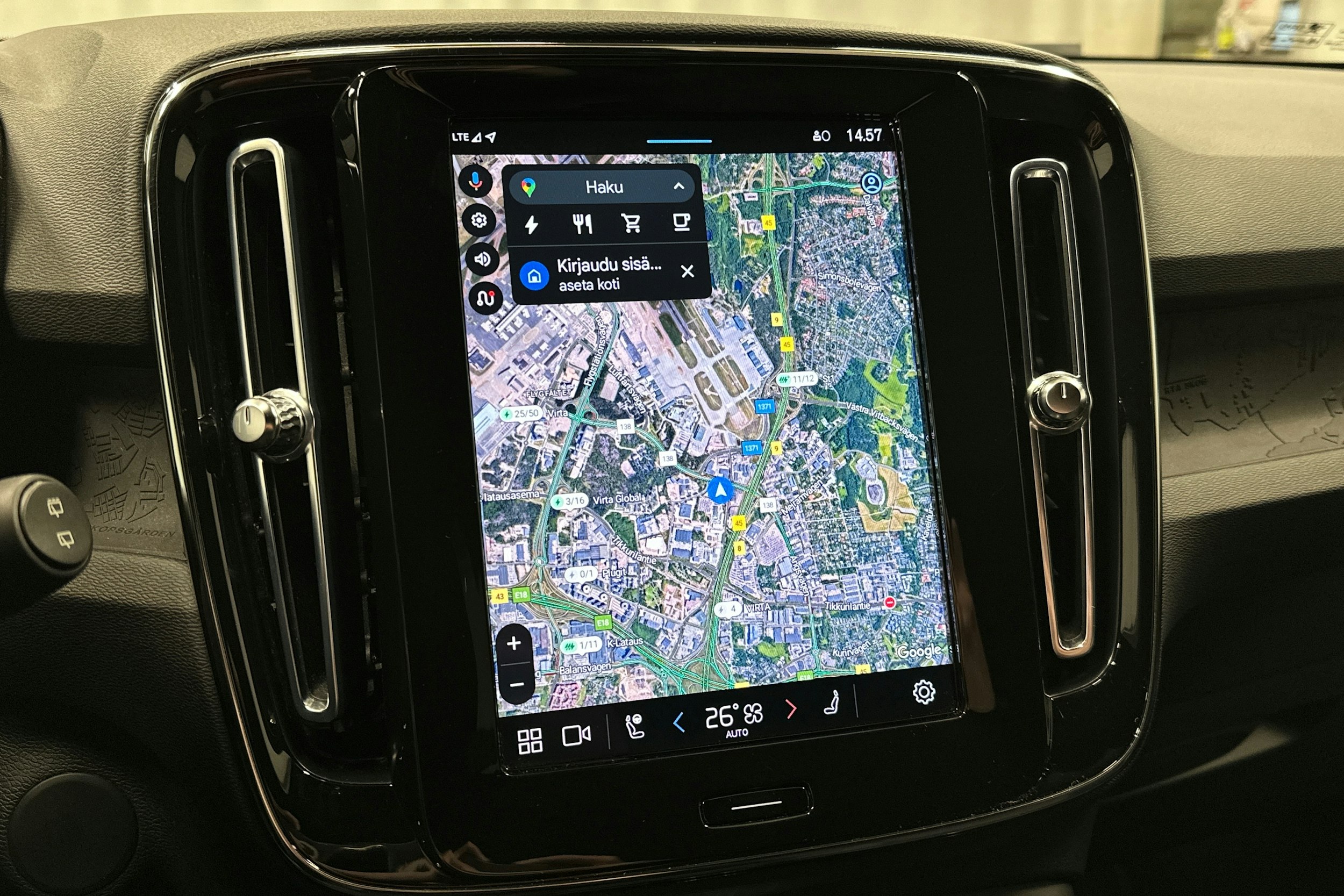 musta Volvo XC40 2022 kuva 25.