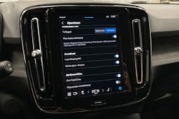 musta Volvo XC40 2022 kuva 27.