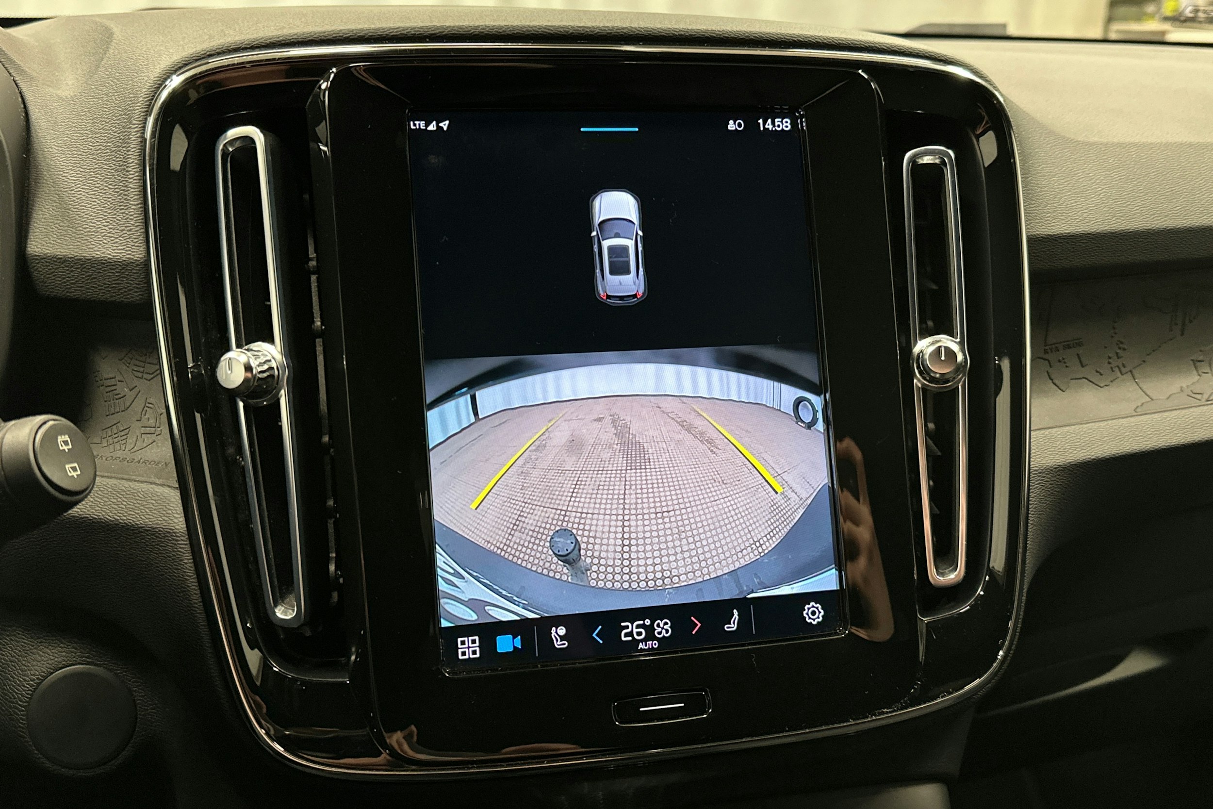 musta Volvo XC40 2022 kuva 29.