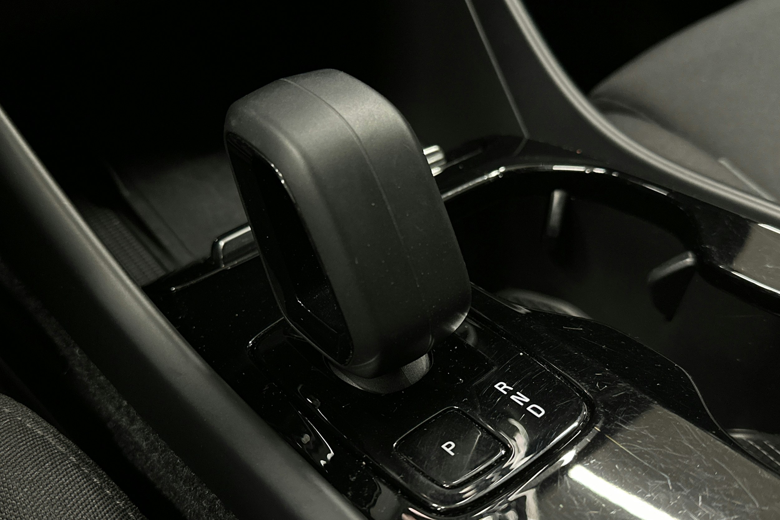 musta Volvo XC40 2022 kuva 30.