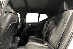 valkoinen Volvo XC40 2022 kuva 8.