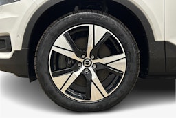 valkoinen Volvo XC40 2022 kuva 9.