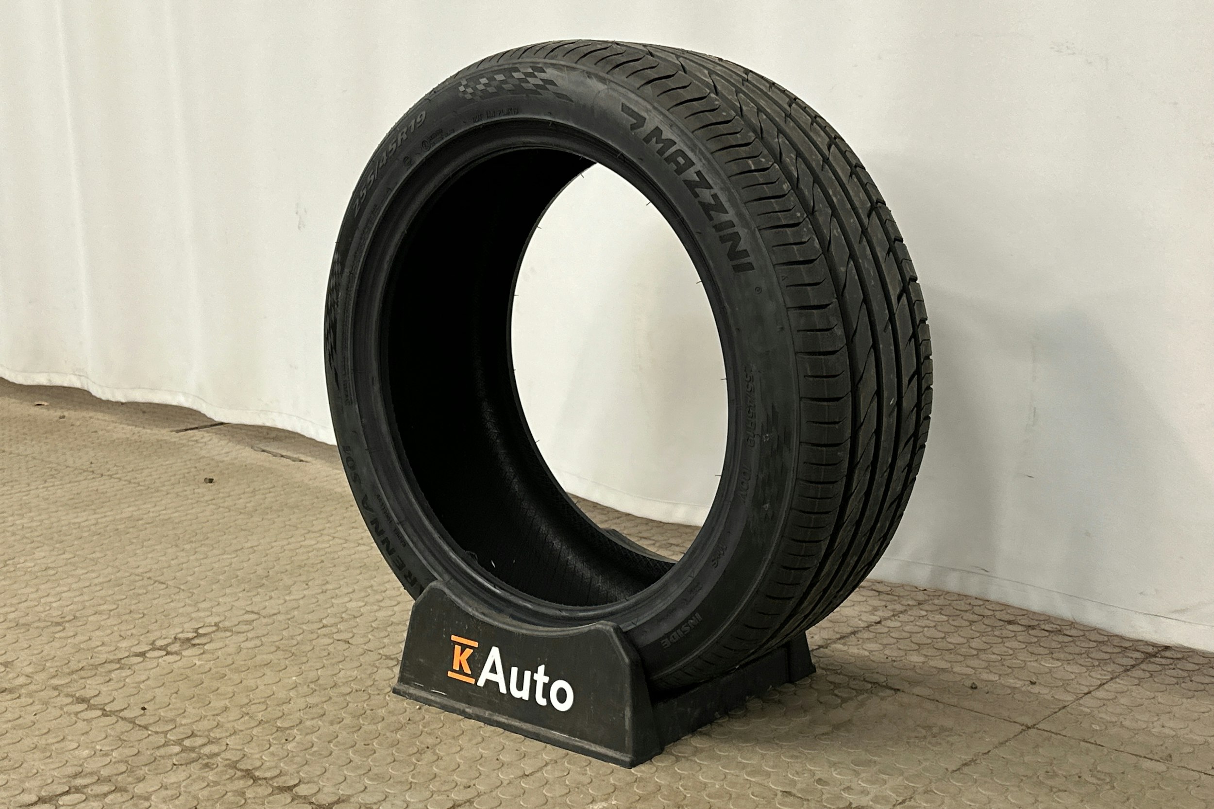 valkoinen Volvo XC40 2022 kuva 10.