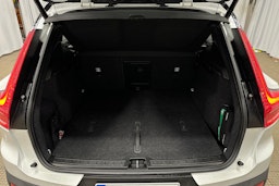 valkoinen Volvo XC40 2022 kuva 11.