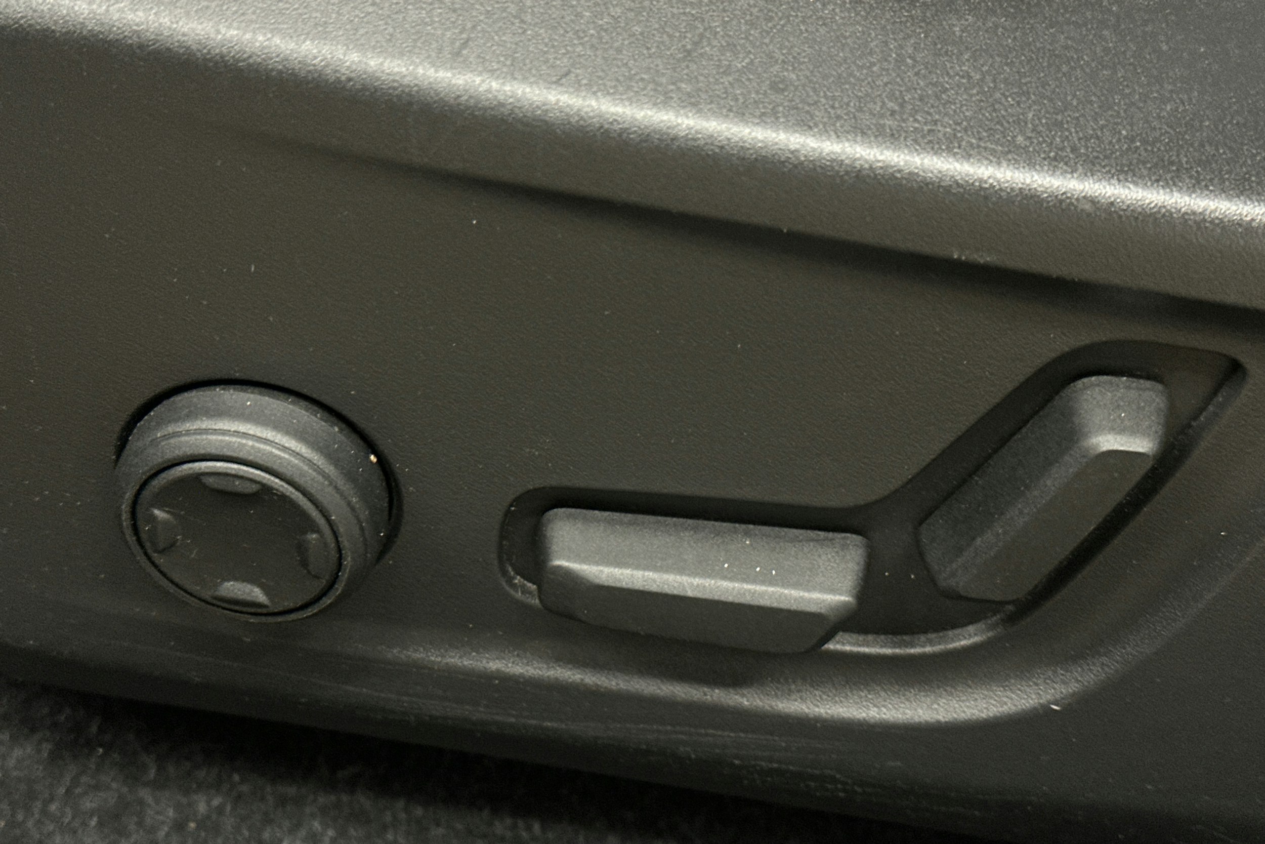 valkoinen Volvo XC40 2022 kuva 15.