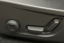 valkoinen Volvo XC40 2022 kuva 15.