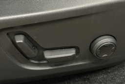 valkoinen Volvo XC40 2022 kuva 17.