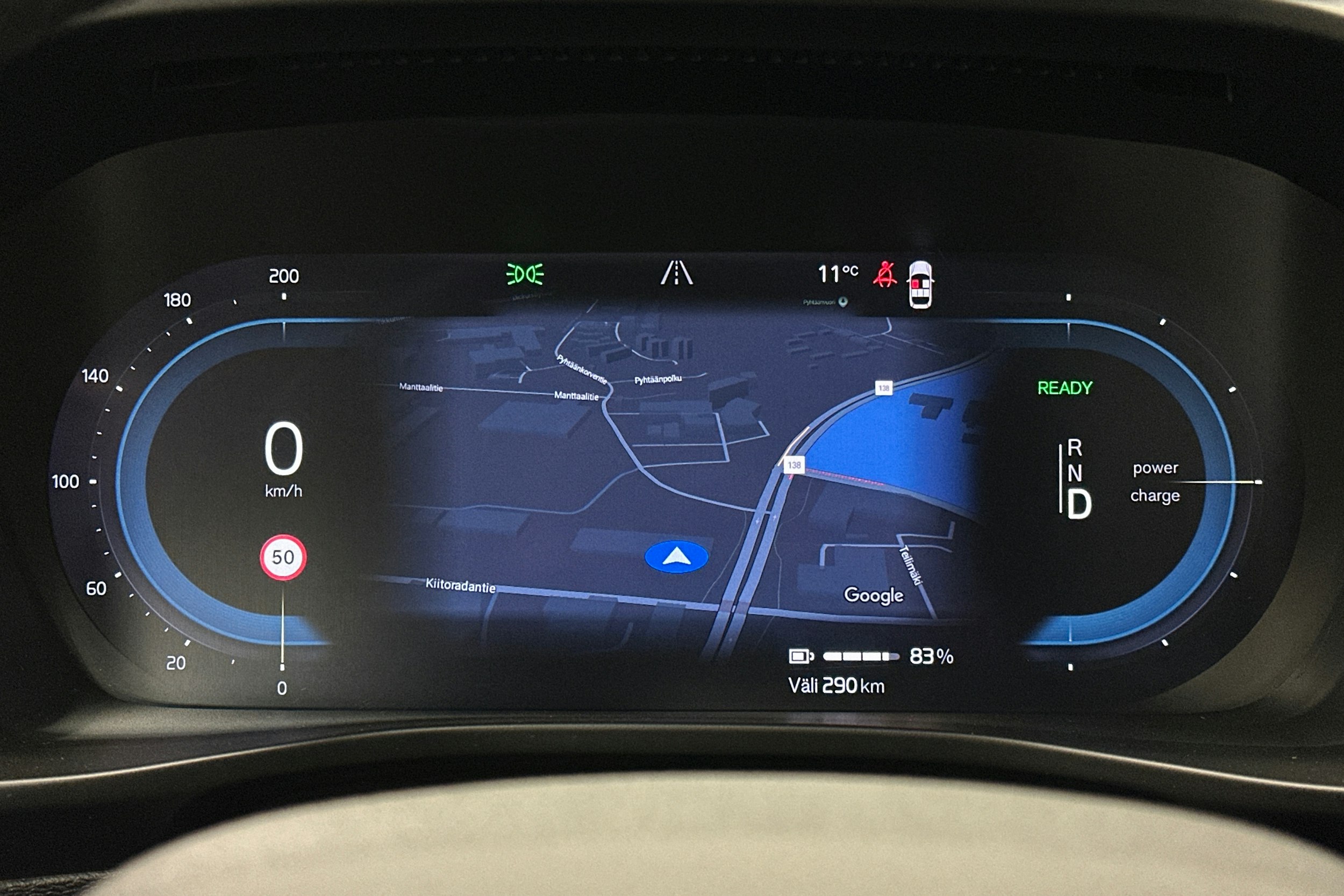 valkoinen Volvo XC40 2022 kuva 21.