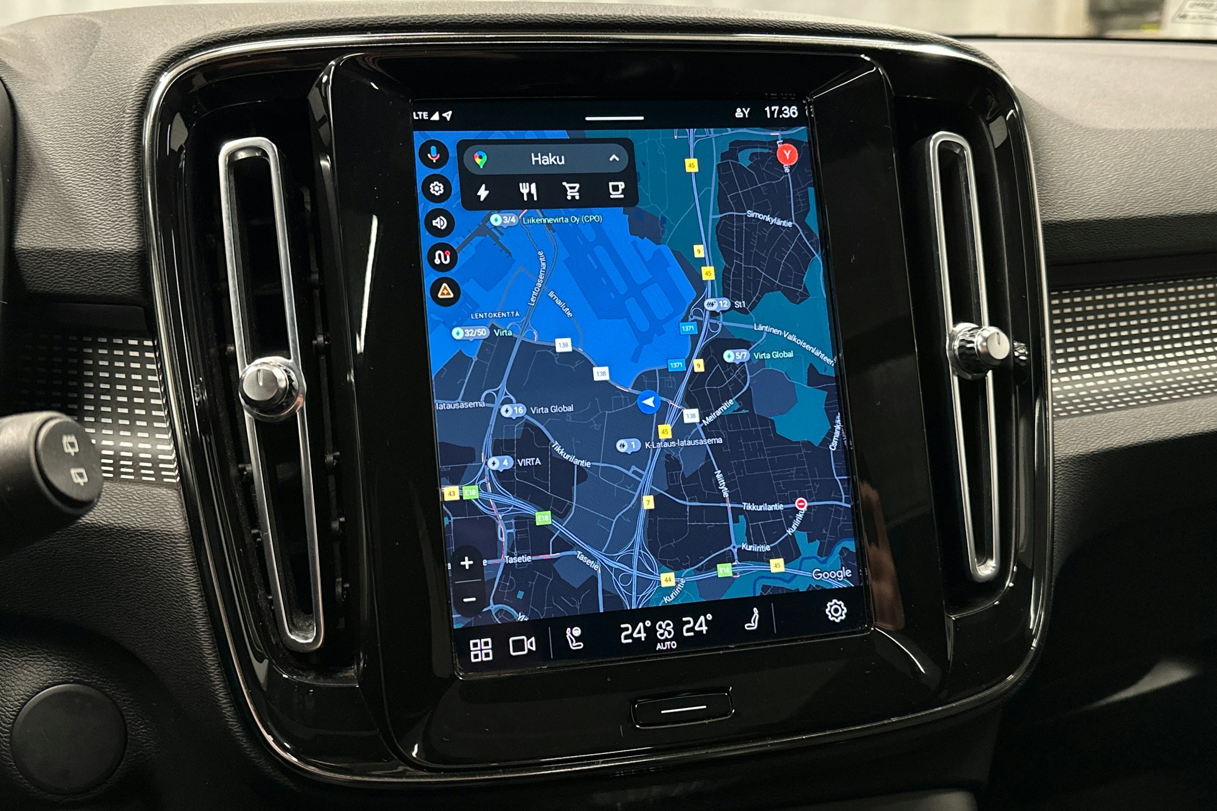 valkoinen Volvo XC40 2022 kuva 23.