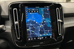 valkoinen Volvo XC40 2022 kuva 23.