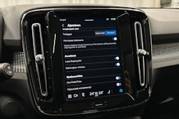 valkoinen Volvo XC40 2022 kuva 25.